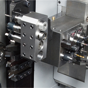 Torno CNC Com Ferramenta Acionada